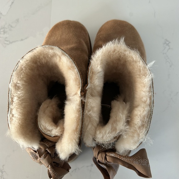 UGG Women’s Chestnut Mini Bailey Bow Boot (old style) - Picture 5 of 5
